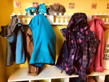 Garderobe in einem Elternverein